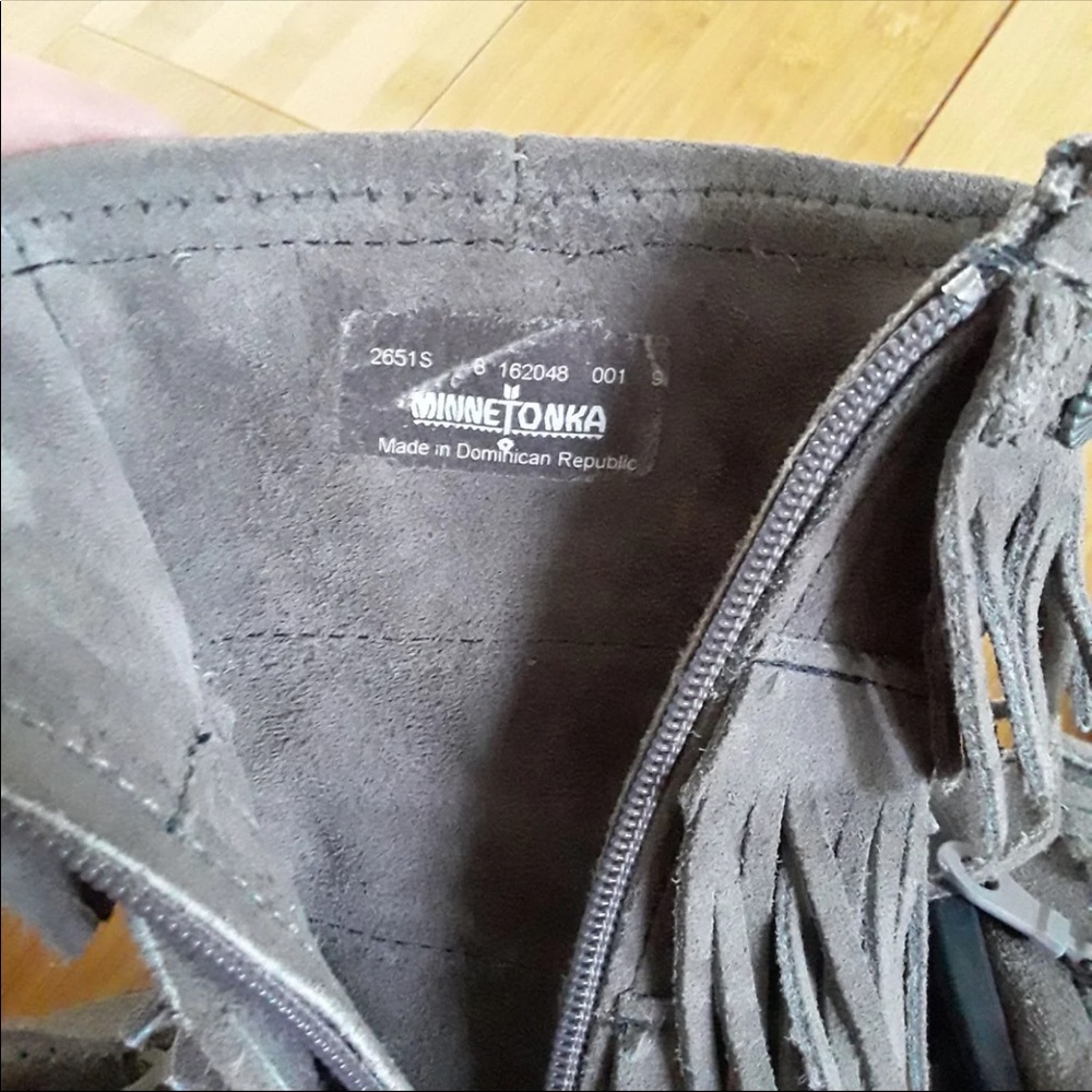 Minnetonka gray moccasins 8 toddler triple fringe - Picture 8 of 8